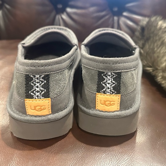 Worn once Men’s UGG Dex Slip-on Suede Loafers size:8 - Picture 4 of 9